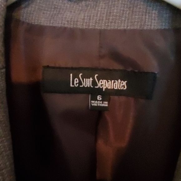 Women's Suit - Picture 2 of 3